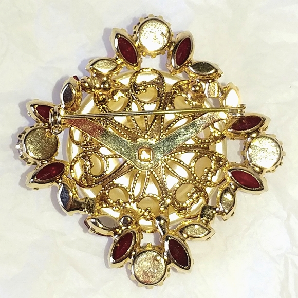 BAROQUE FAUX PEARL & RED RHINESTONE BROOCH - Picture 3 of 6